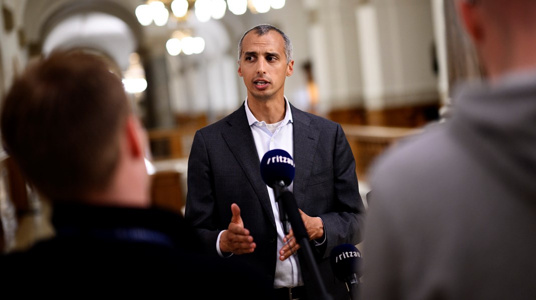 Udlændinge- og integrationsminister Mattias Tesfaye (S) har erkendt, at sprogprøve 