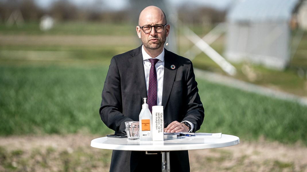 Landdistriktspuljen giver gode muligheder for at rykke hurtigt på den vigtige grønne innovation og omstilling via frivillige miljø- og klimaindsatser hos landbrugerne, siger fødevareminister Rasmus Prehn (S) om sin beslutning om at overføre syv procent af den direkte landbrugsstøtte til Landdistriktsprogrammet for 2022.