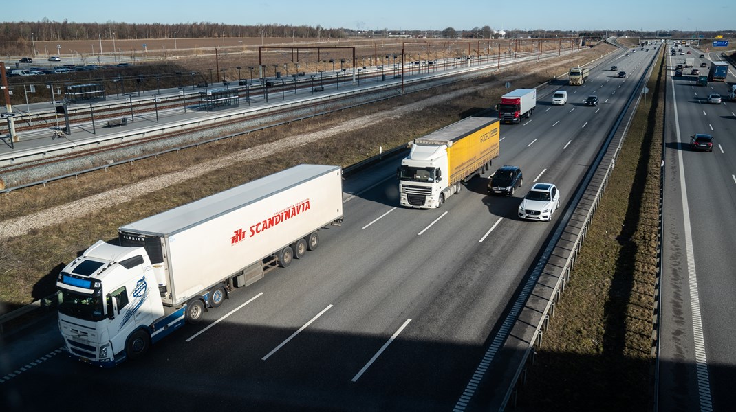 Klimarådet
arbejder på en analyse, hvor vi forsøger at komme med svar på, hvordan Danmark
bedst kan understøtte omstillingen af lastbiltransporten. I mellemtiden er der en
masse at gøre i forhold til person og varebiler, skriver Peter Møllgaard og Niels Buus Kristensen.