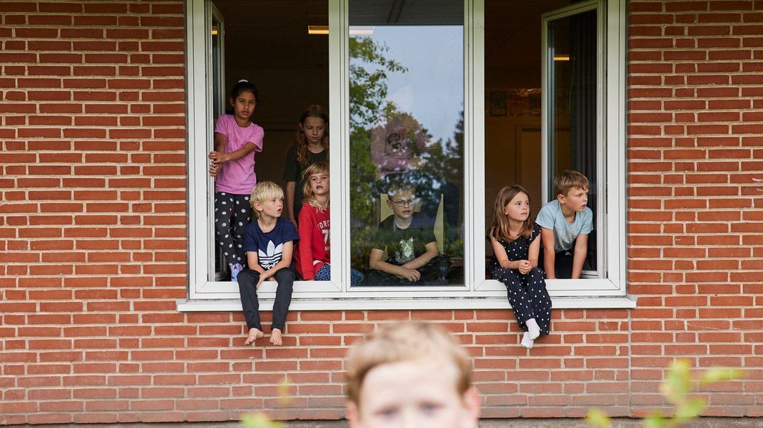 ”Vi tager nu næste skridt i retning af en mere normal hverdag,” lyder det mandag fra Sundhedsstyrelsen.