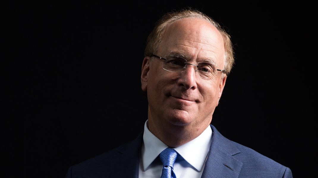 Larry Fink er CEO for verdens største kapitalforvalter, Blackrock, der forvalter aktiver for omkring 56.000 milliarder kroner. 