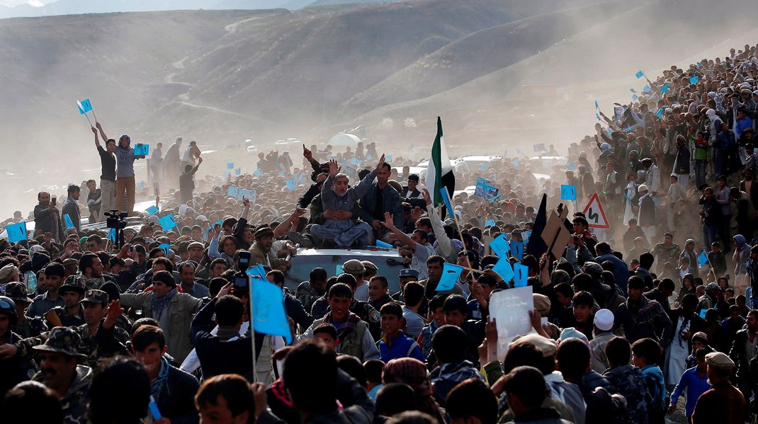 Arkivfoto: Præsidentkandidat Abdullah Abdullah (i gråt) under sin valgkampagne i Panjshir-provinsen i Afghanistan (marts, 2014).