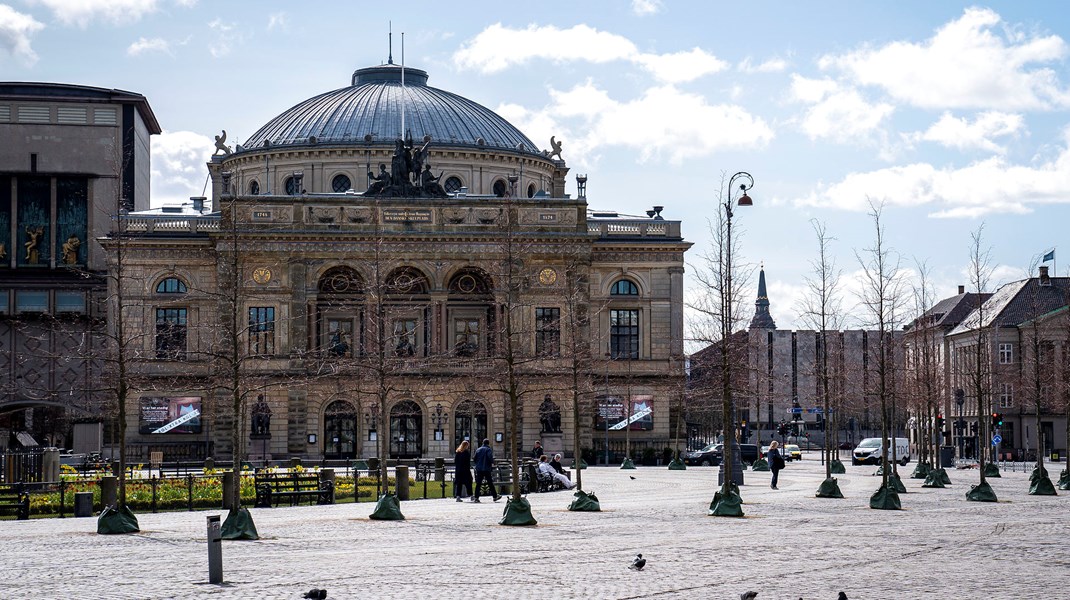 Da Det Kongelige Teater blev bygget færdig, undlod regeringen at få en bevilling til byggeriet i Folketinget - og det førte til en sag ved rigsretten.