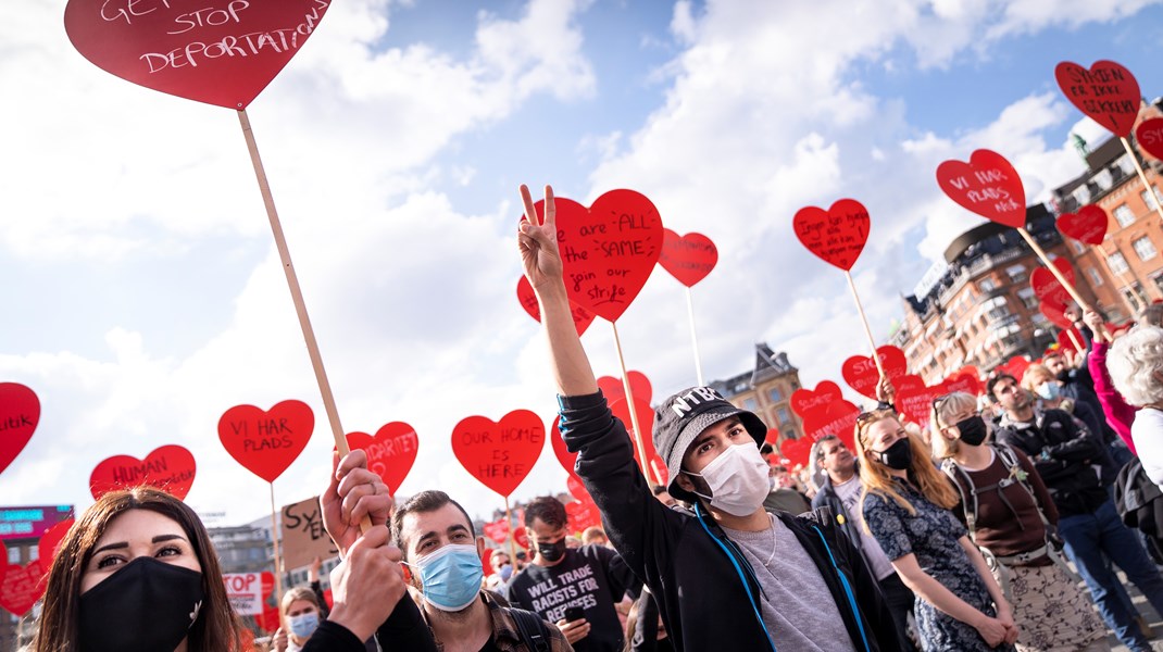 En stor del af udviklingsorganisationers kommunikationsindsats er rykket på sociale medier. Men der kan være langt fra et like til at deltage i en demonstration.