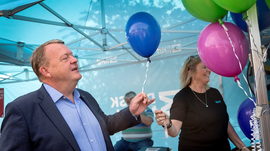 Det er dyrt at drive valgkamp. Noget Lars Løkke Rasmussen før har haft et kæmpe partiapparat i ryggen til. I det nye set up søger han midler gennem blandt andet en erhvervsklub og salg af kunst.