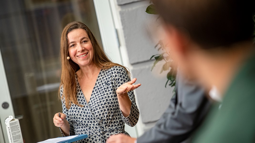 Sara Krüger Falk, formand for 2030-Panelet, har været moderator på flere af paneldebatterne til Verdensmålsugen 2021. Her i Altingets gård til en debat om forretningscasen i verdensmål. 