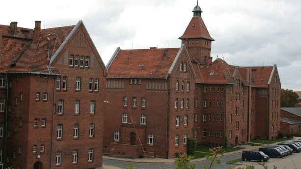 Sønderborg Kaserne blev nedlagt i 2014. I dag huser kasernen blandt andet et hotel.