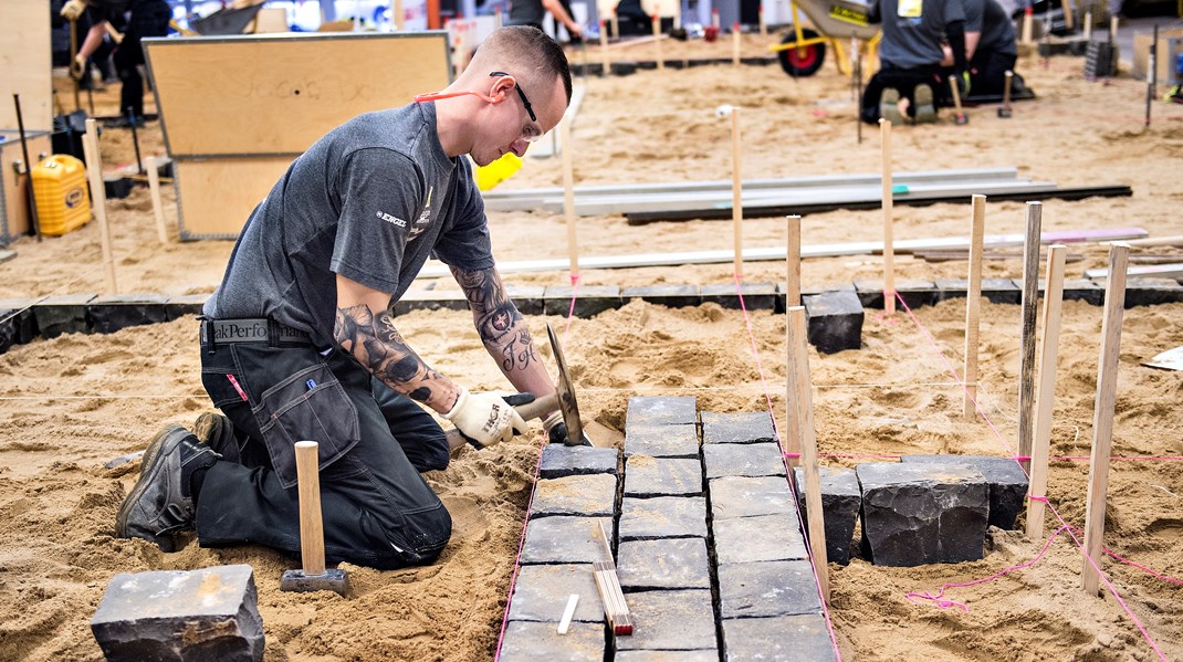 ”Mange tænker ofte, at erhvervsuddannelserne er en stopklods. At man skal arbejde med det samme i resten af ens liv,” siger forbundssekretær i Dansk Metal, Kasper Palm.