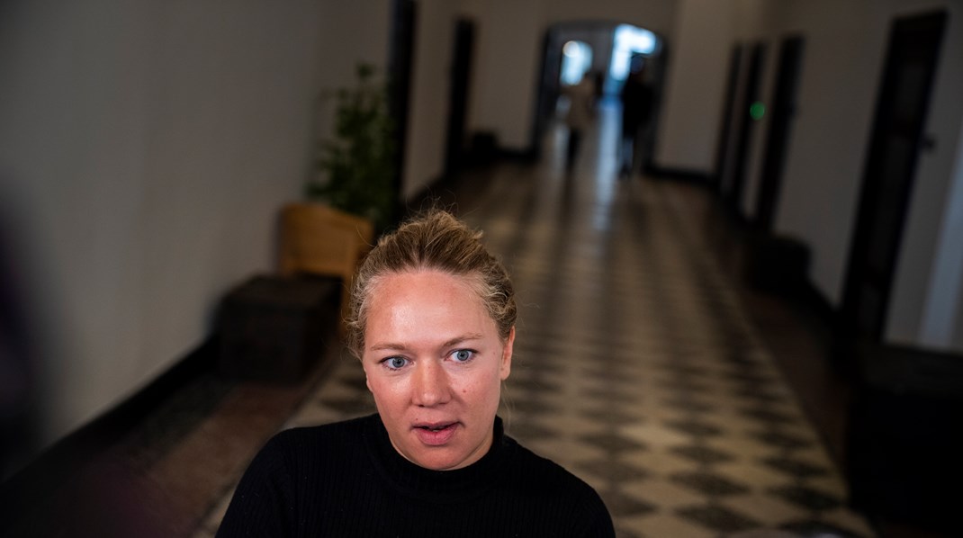 SF's erhvervsordfører, Lisbeth Bech-Nielsen, mener, at der er grænser for, hvor mange gange regeringen med troværdighed kan udskyde iværksætterforhandlingerne. Hun forventer ikke, at forhandlingerne kommer i gang på denne side af årsskiftet.