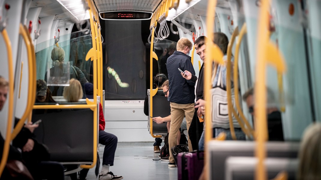 I København er informationer om offentlig transport fordelt på selskaber på tværs af transportformer som bus og metro. Men i fremtiden skal er oprettes en fælles organisation, der samler den offentlige transport, skriver Martin
Geertsen og Kristian Pihl Lorentzen.