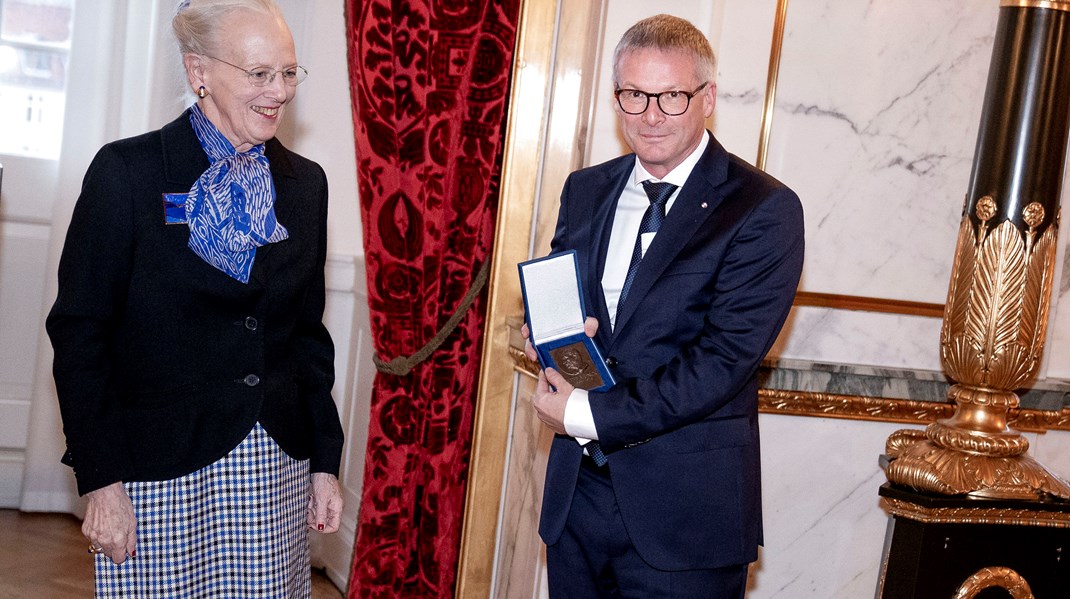 Ebbe Munck var hofchef, mens Dronning Margrethe endnu var kronprinsesse, og det er en tradition, at dronningen selv overrækker Ebbe Muncks Hæderspris.