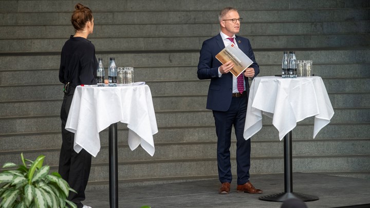 I anledning af FN's internationale pigedag er Flemming Møller Mortensen ude på Nærum Gymnasium for at fortælle om regeringens indsatser i Sahel-området.