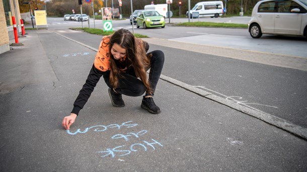 Det vrimler med civile initiativer for at øge valgdeltagelsen, mange så små, at de ikke har mulighed for selv at måle effekten af deres indsats. Men den type aktører kan ofte levere noget, der er stor mangel på. Billedet her er fra Tingbjerg, hvor mange aktører gør en indsats for at få øget valgdeltagelsen.