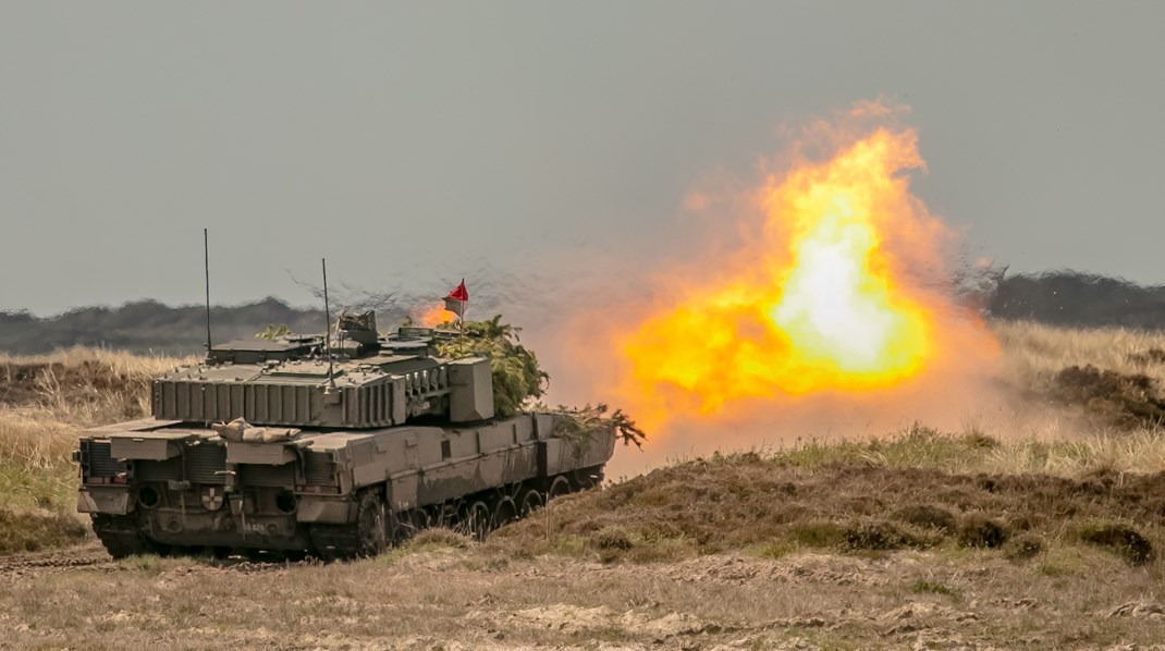 Leopard 2A7-kampvogn i Oksbøl Skydeterræn.