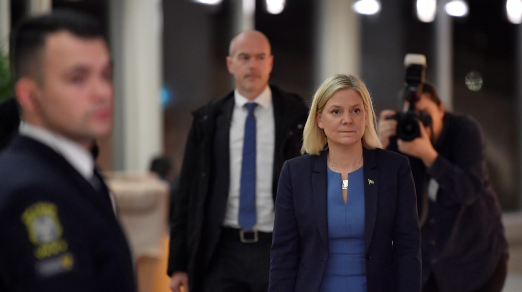 Magdalena Andersson er igen valgt som Sveriges statsminister, den første kvinde på posten, og tirsdag kl. 09:30 skal hun præsentere regeringens nye ministre.