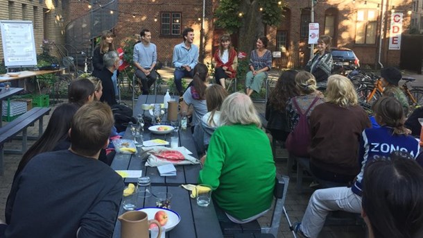 Debatevent
med unge klimaaktivister arrangeret af Mellemfolkeligt Samvirke med deltagelse af Den Grønne Studenterbevægelse 