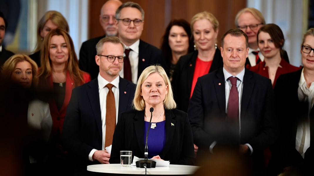 Magdalena Anderson sammen med sit ministerhold.