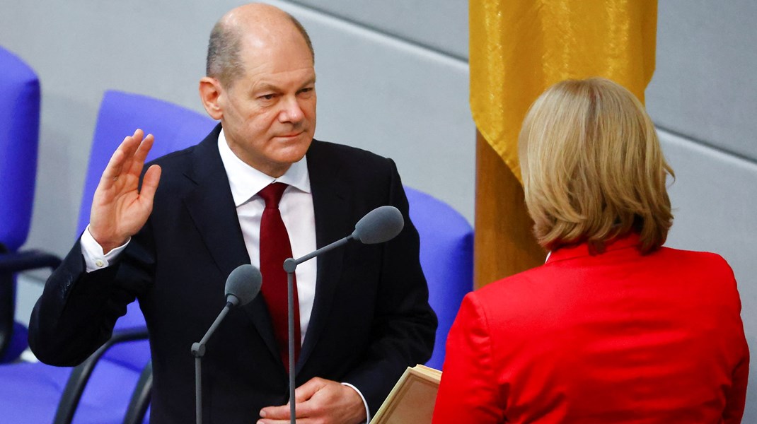 Socialdemokraten Olaf Scholz blev onsdag taget i ed som Tysklands nye regeringsleder. 