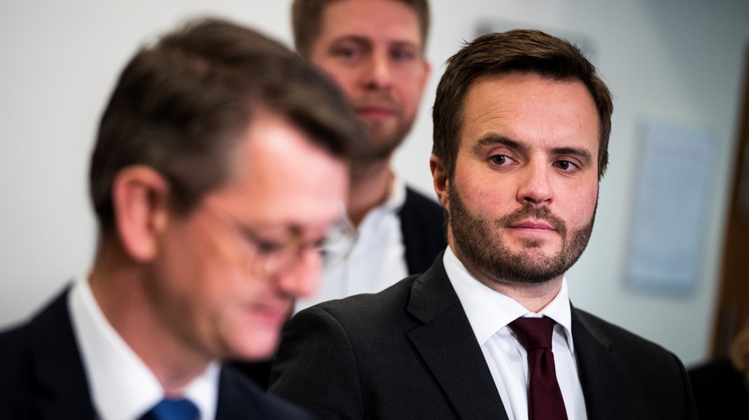 Erhvervs- og kulturordførere fra aftalepartierne var til stede, da erhvervsminister Simon Kollerup præsenterede nye kompensationsordninger.