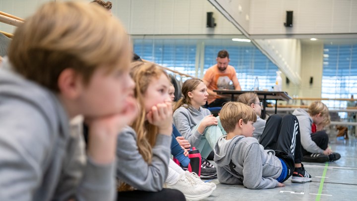 Børnene, der medvirker i Matilda, øver på forestillingen hver dag efter skole.