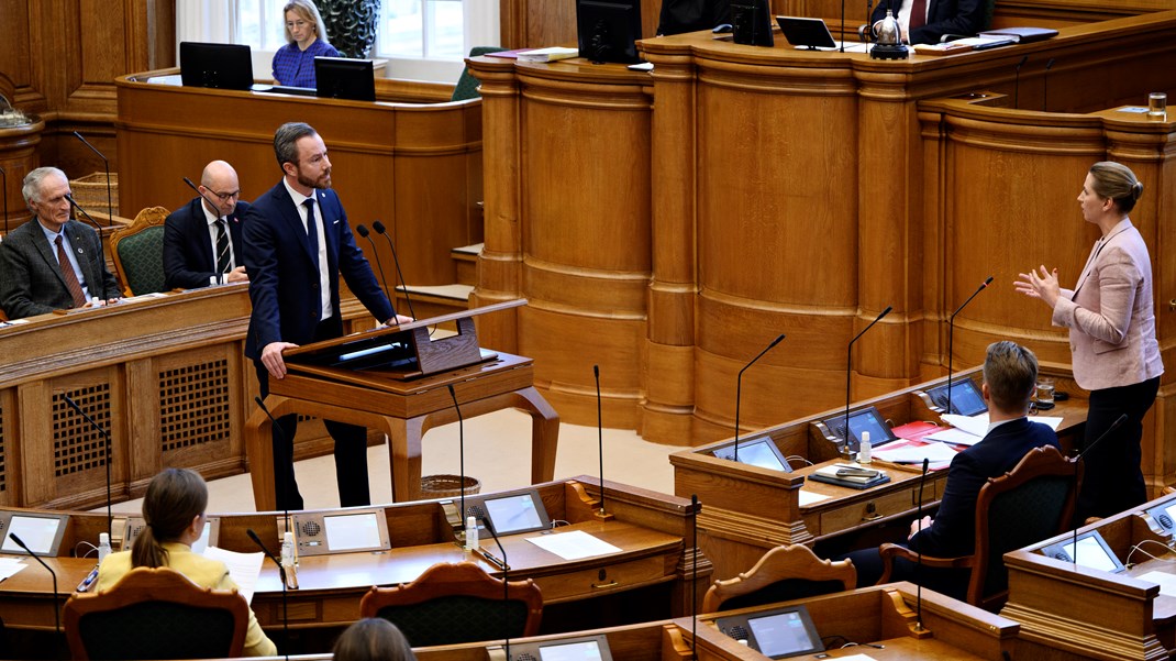 Jakob Ellemann-Jensen (V) under spørgetime med statsminister Mette Frederiksen (S) i Folketingssalen på Christiansborg i København, tirsdag den 9. november 2021. Spørgetimen handlede om de slettede SMS'er.