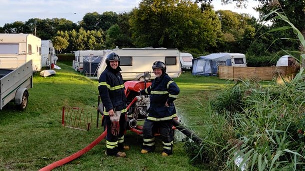 Barsmark Frivillige brandværn holder ofte øvelser for at holde medlemmernes kompetencer ved lige. Her ved en øvelse på en campingplads i lokalområdet, hvor der trænes i at pumpe vand op fra en bæk. Det er nyttigt både til vandforsyning ved brand og til hjælp i forbindelse med oversvømmelse. 