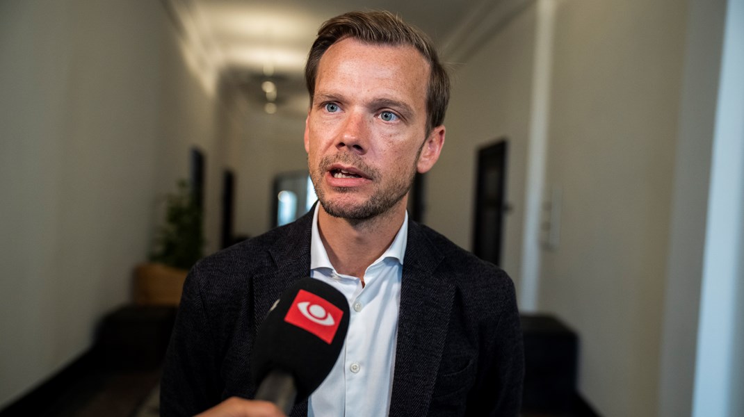 Folketingets Beskæftigelsesudvalg har kaldt beskæftigelsesminister Peter Hummelgaard (S) i samråd om forældelsesfrister i sager om asbest.