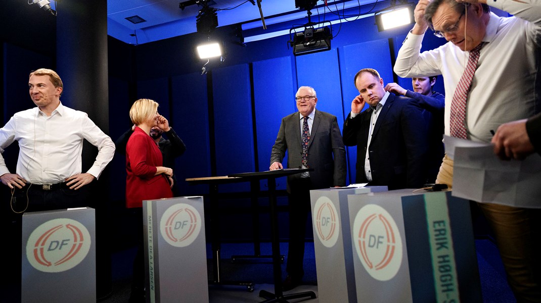 Dengang de stadig var fire formandskandidater mødtes de til en debat modereret af Hans Engell. Fra Venstre: Morten Messerschmidt, Merete Dea Larsen, Martin Henriksen og Erik Høgh-Sørensen, der altså ikke stiller op søndag.