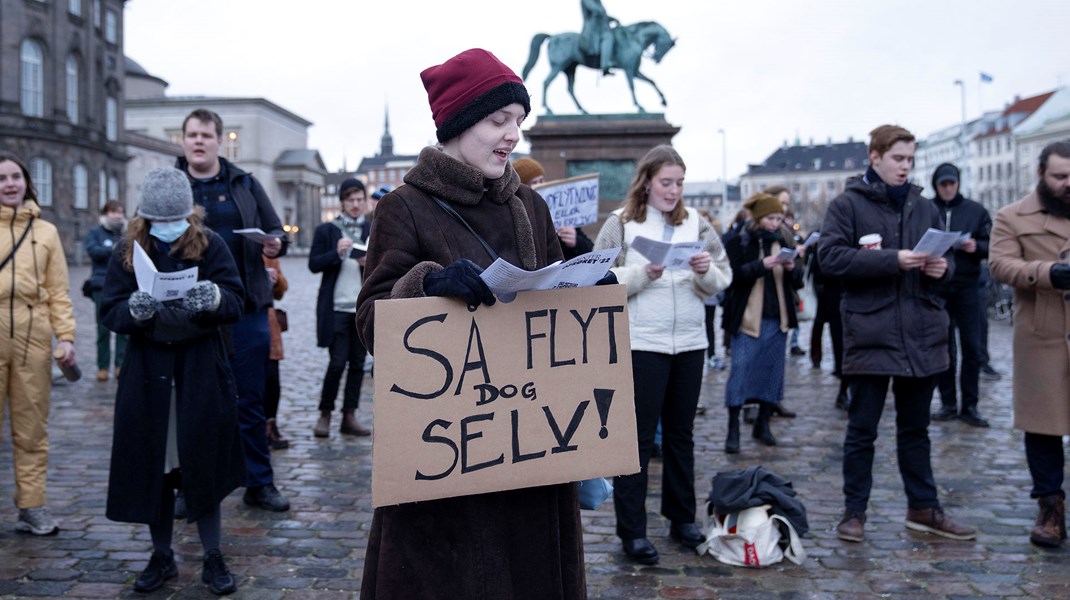 Debatten om udflytning af uddannelser lider af myter, fejlagtige antagelser og decideret vildledning, skriver Jakob Schrøder, Kasper Stisen og Magnus Sæbye.