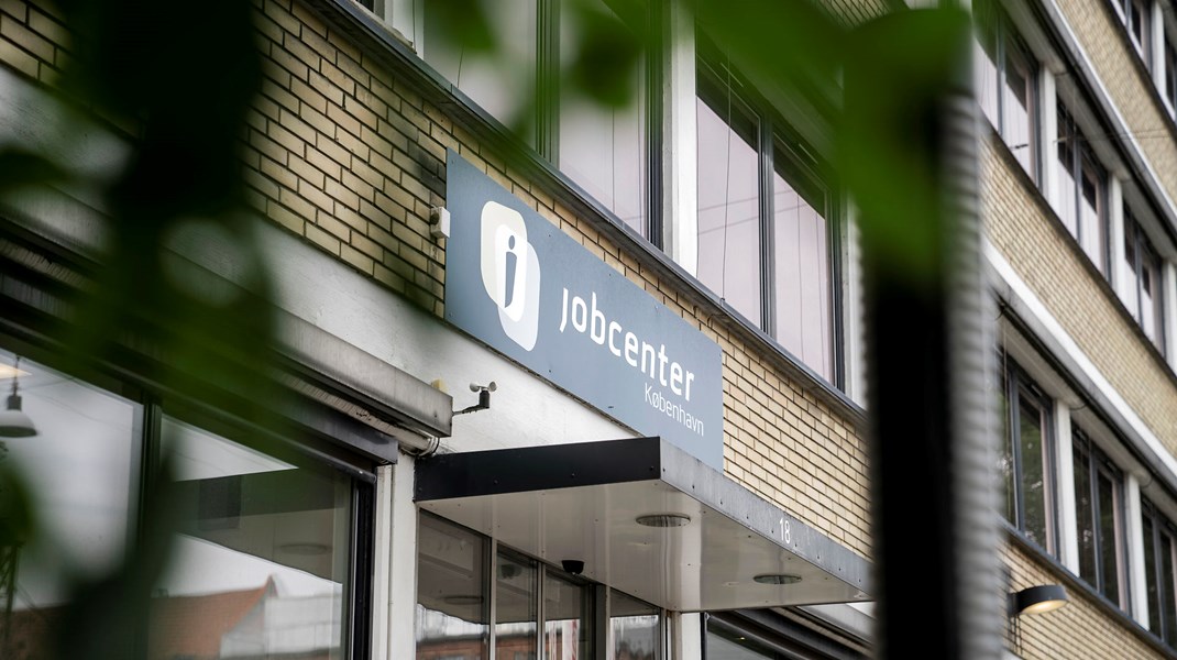 En algoritme, der er udviklet til brug i landets jobcentre og a-kasser, inddrager borgernes etnicitet i sagsbehandlingen. Det er diskriminerende, skriver Louise Holck.