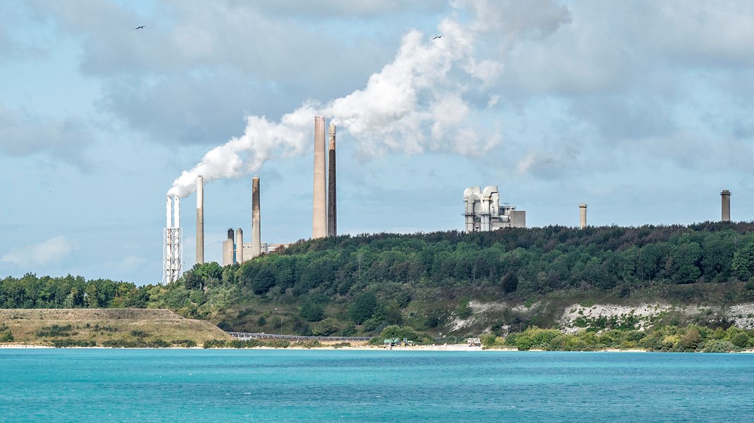 Aalborg Portland Cementfabriks kridtgrav i Rørdal ved Aalborg er Danmarks største enkeltstående udleder af CO2.