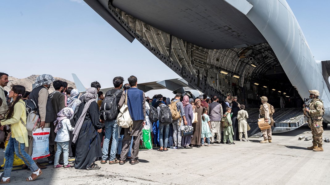 Billeder fra Kabul Lufthavn gik verden rundt i dagene efter byens fald.