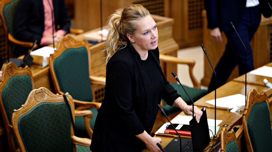 Regeringen bør starte en drøftelse med de øvrige partier om at imødekomme kommunernes ønsker forud for den kommende økonomiforhandling, skriver Lisbeth Bech-Nielsen og Jan Bjergskov Larsen.