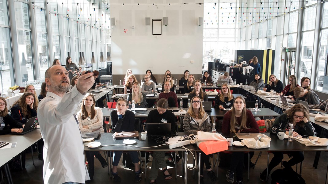 IT-Universitetet håbede på at kunne oprette hundredevis af studiepladser i på et nyt campus i Vejle. En dag i december fik universitetet dog at vide, at der var en konkurrent til at oprette et campus - og at universitetet havde tabt.