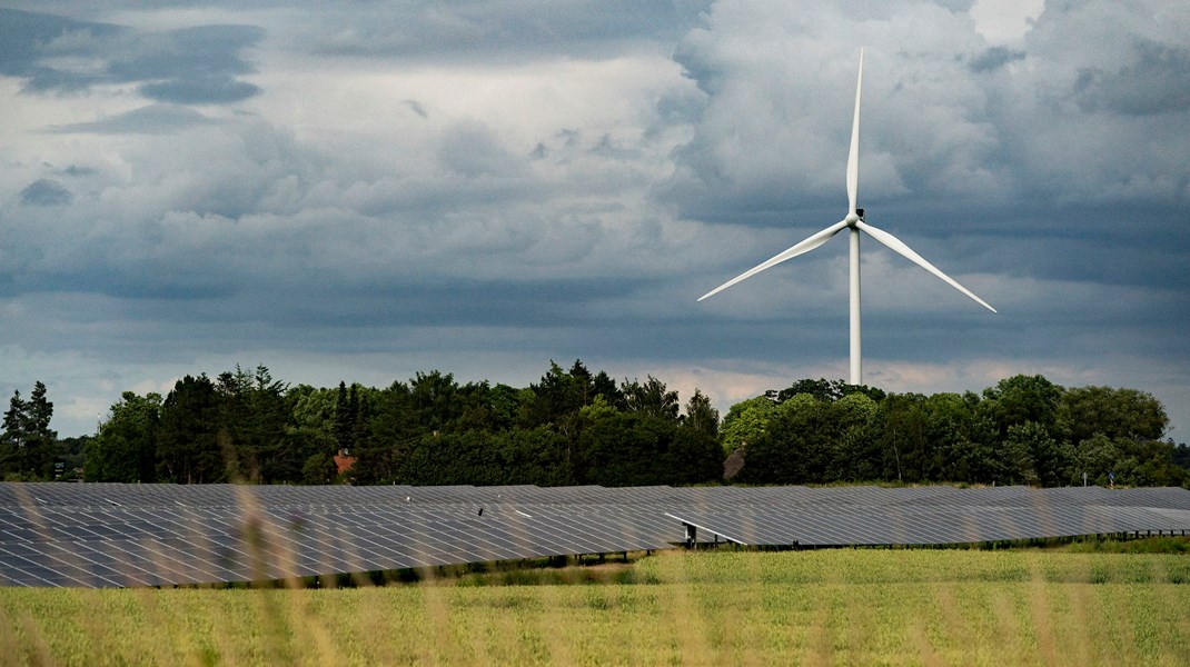 Vi kan undgå at sløse med den dyrebare energi, og vi kan undgå at sidde fast i fortidens fossile energisystem, skriver Claus Ekman. 