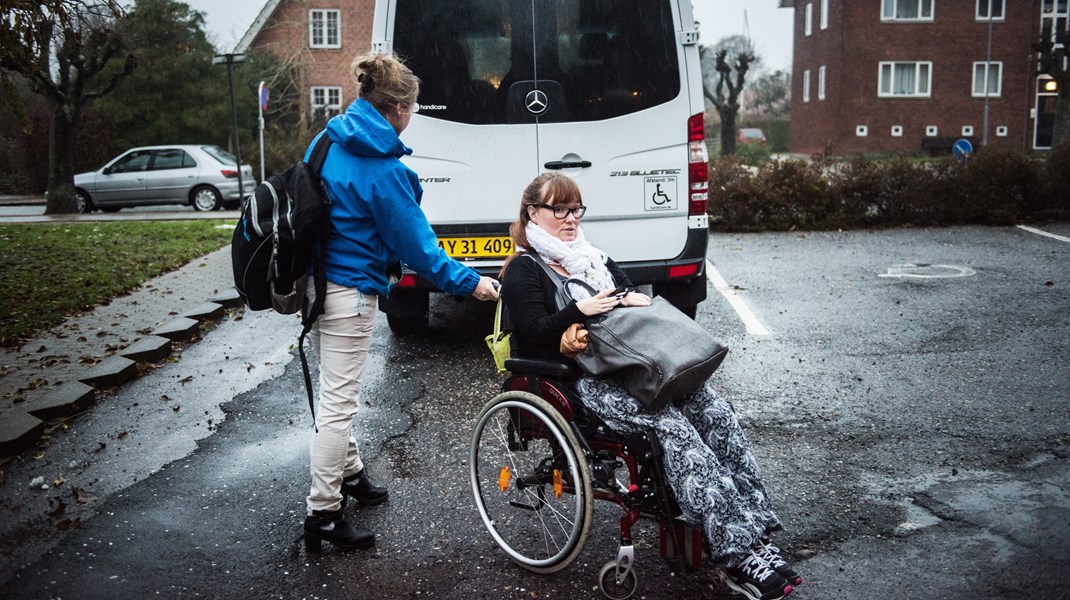 Vi skal gribe ind over for kommunernes misbrug af rådighedstimer, skriver Janne Sander. 