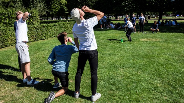 Der skal nye boller på suppen i forhold til festkulturen hos danske unge, mener regeringen.