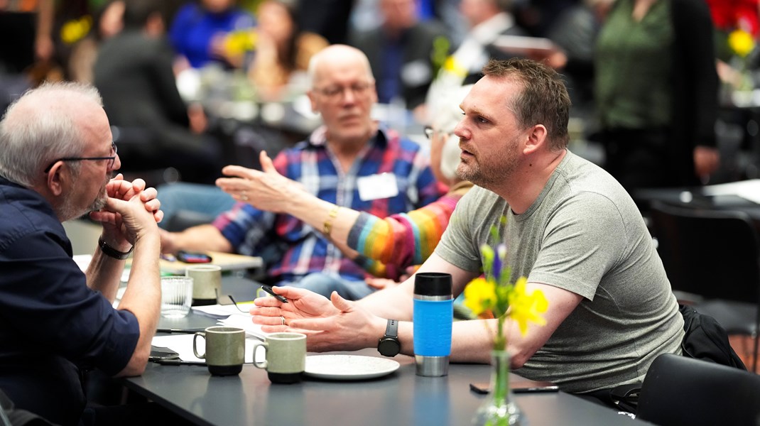 På SF's landsmøde i Kolding er der delte meninger om partiets deltagelse i det nationale kompromis om forsvaret.