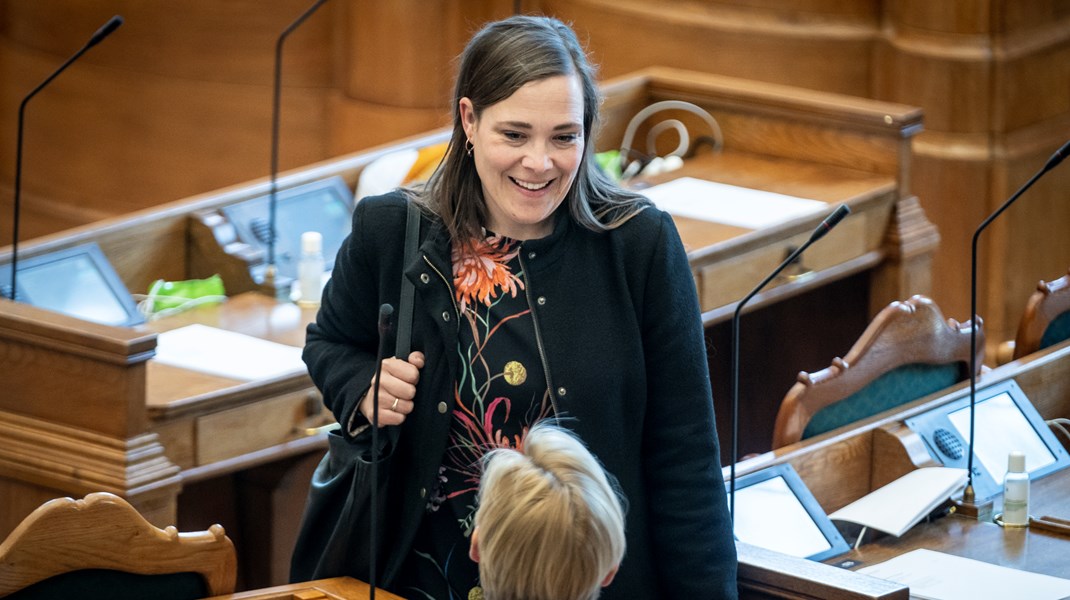 Dagens overblik: Partier kræver svar om finansiering af handicapreform, og eksperter kritiserer køb af coronatests