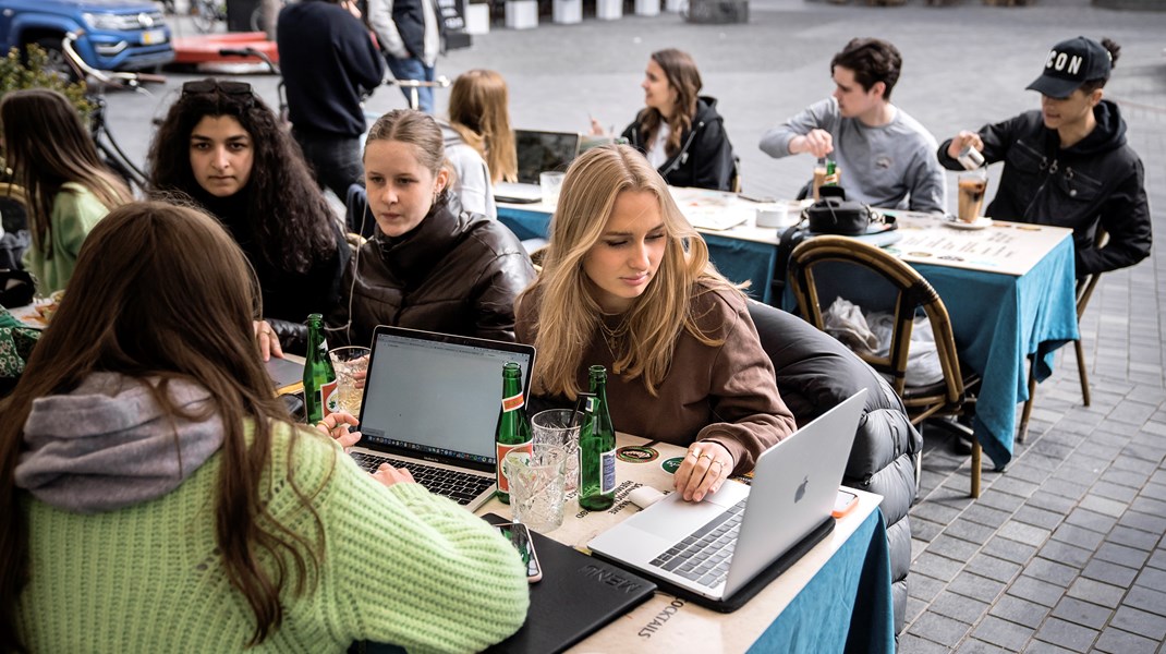 Når de fleste unge i dag vælger gymnasiet, er det primært, fordi det er den uddannelse, de unge forestiller sig åbner flest døre for fremtiden, skriver Anne Sophie Madsen.