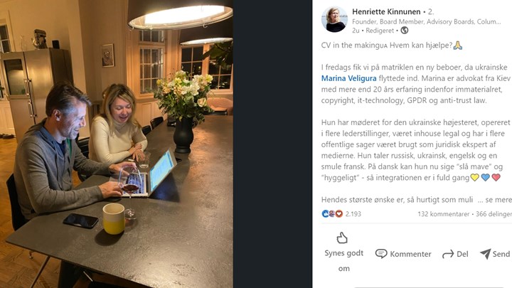 Her sidder Marina Veligura og Henrik Lund og opdaterer hendes CV, som blev liket og delt flittigt.