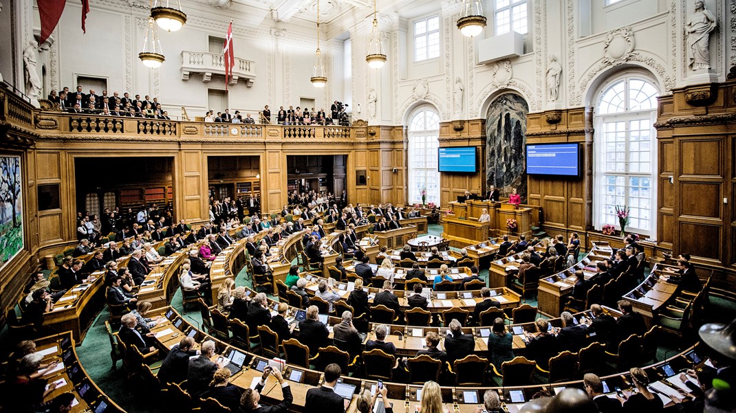 Har demokratiet hjemme i partierne, blandt de folkevalgte eller på Christiansborg men blandt tilfældigt udtrukne danskere? Eller kan civilsamfundet i langt højere grad levere på det demokratiske underskud, som nogle af partierne mener og andre ikke mener, Danmark er ramt af. Arkivfoto.