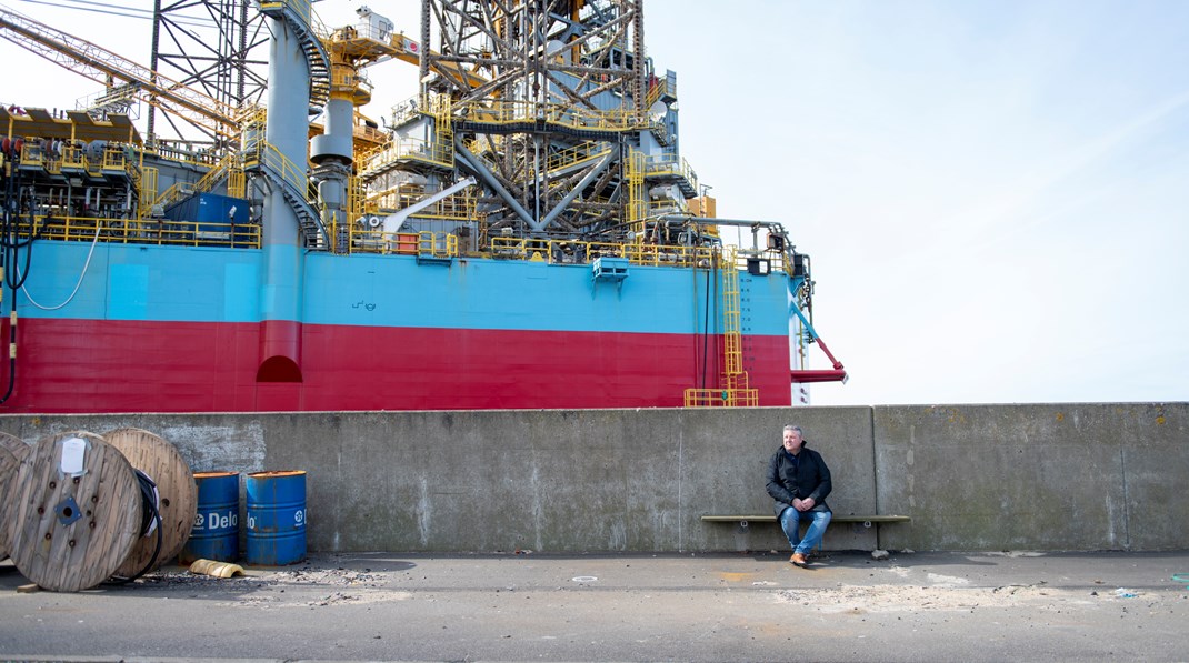 Offshore-industrien har været en stor del af drivkraften bag det moderne Esbjerg. Her Henning Overgaard foran en af de monumentale maskiner ved havnekajen. 