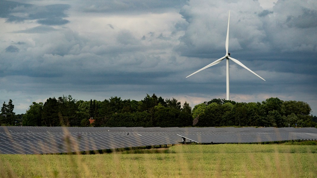 Sol- og vindenergi kan levere grøn strøm svarende til adskillige energiøer, skriver Knud Erik Andersen.