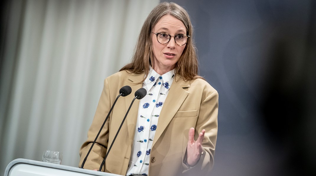 Miljøministeren vil fjerne benspænd for udbygning af vedvarende energi, sagde hun på en pressemøde i Statsministeriet tirsdag.