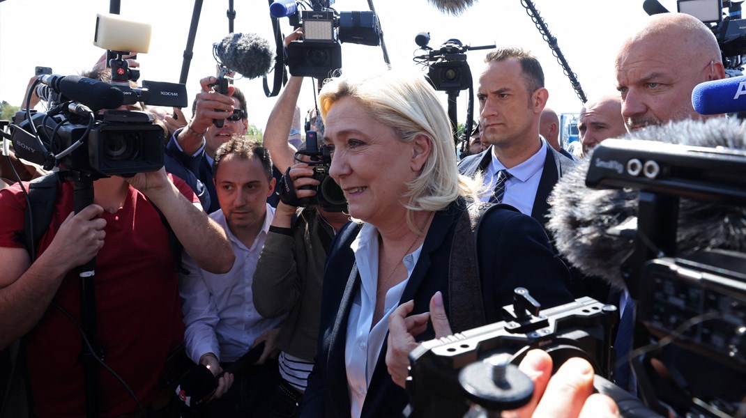 Svindelanklager tynger Marine Le Pen i den franske valgkamps slutspurt