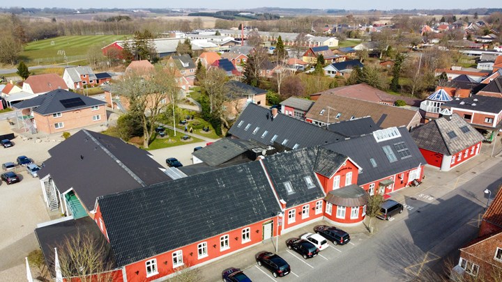 Agerskov Kro & Hotel ligger på Hovedgaden og er sammen med købmanden og betonfabrikken byens største forretninger. Siden 1981, hvor Peter og Bodil Otte overtog kroen, har de købt og revet otte nabohuse ned for at gøre plads til 53 værelser. I 1973 holdt de selv bryllupsfest på kroen.