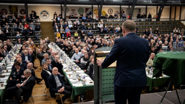 Lars Løkke Rasmussen på talerstolen i Agerskov-hallen i januar 2019 - kort før han tabte regeringsmagten til Mette Frederiksen. Det er sædvane, at partiledere og statsministre står skoleret for landbruget, når Sønderjysk Landboforening afholder den årlige nytårskur. 