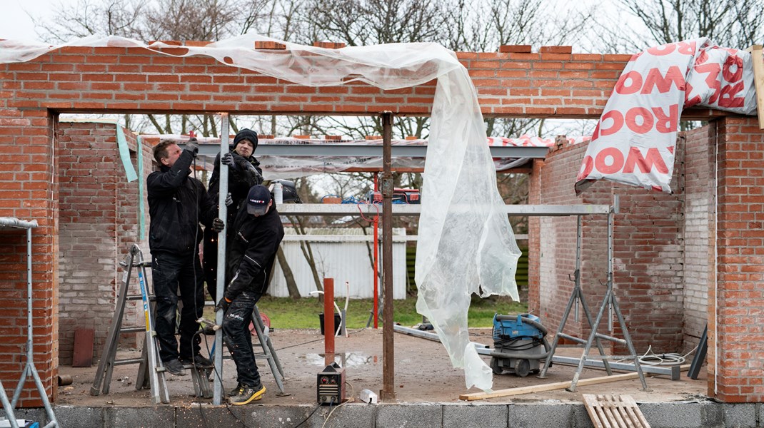 S-regeringens forslag om, at gymnasierne skal kunne udbyde erhvervsuddannelser, vil ikke styrke erhvervsuddannelserne. Det er ikke flere bygninger der mangler, det er flere elever og mere kvalitet, skriver Benny Yssing.