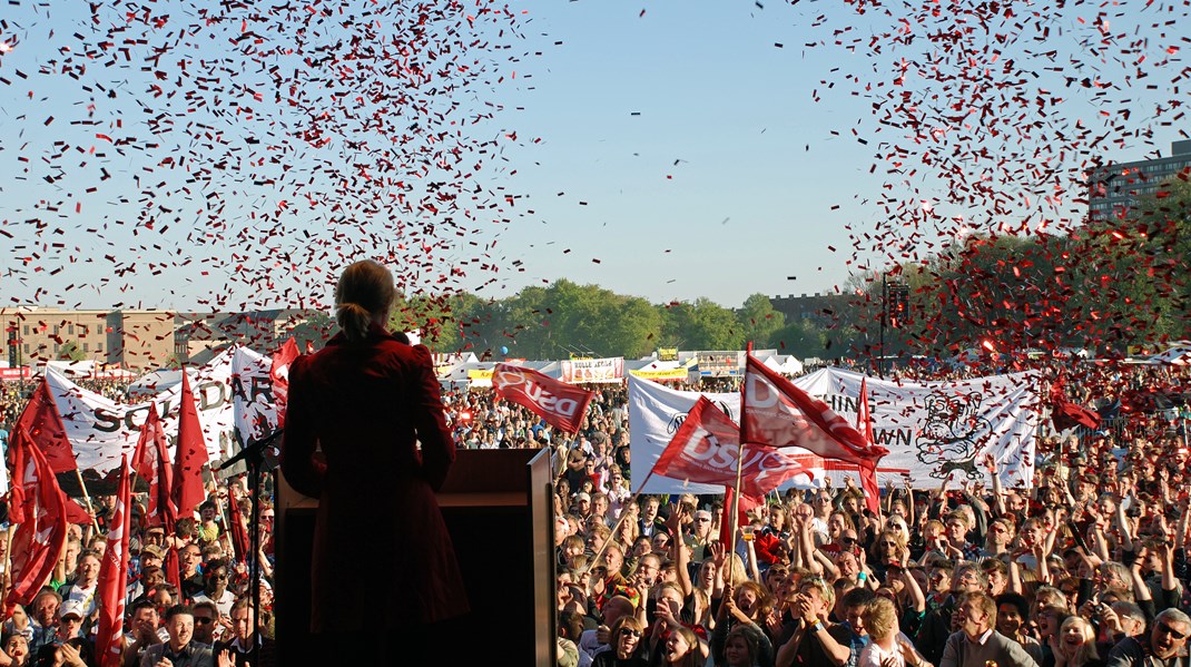 Første maj-arrangementet har de senere år været præget af uroligheder . Blandt andet derfor - og for at sætte fokus på Slaget på Fælleden - har FH Hovedstaden besluttet ikke at have partiledere på hovedscenen, ligesom formand Lizette Risgaard heller ikke taler. Det har givet anledning til undren blandt nogle af FH's medlemsforbund.  